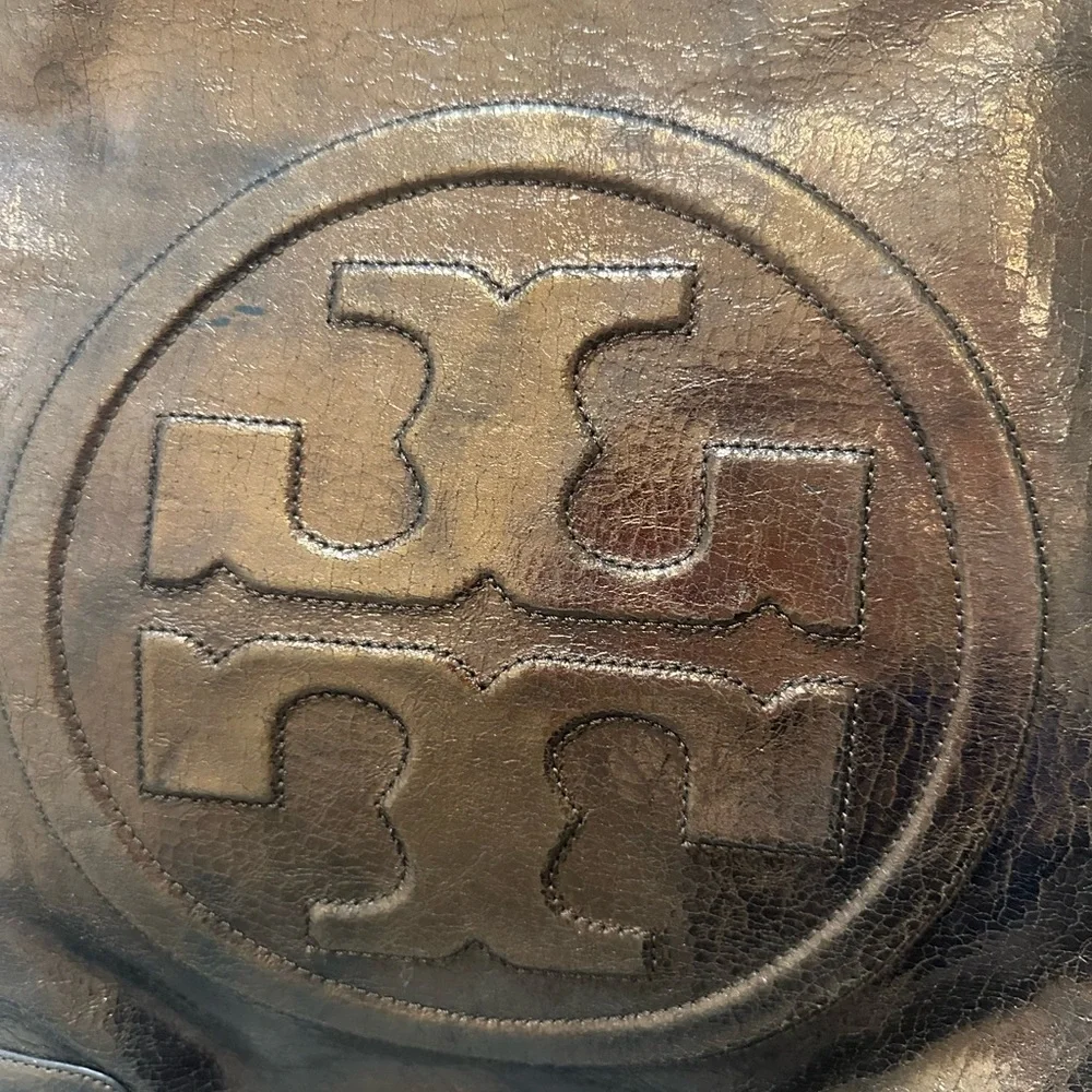 Tory Burch reposhing this